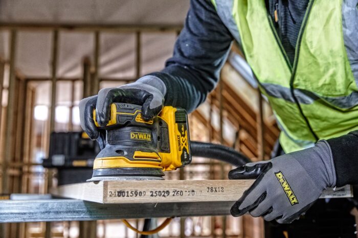 DeWalt 18V Orbital Sander Kit - Image 3