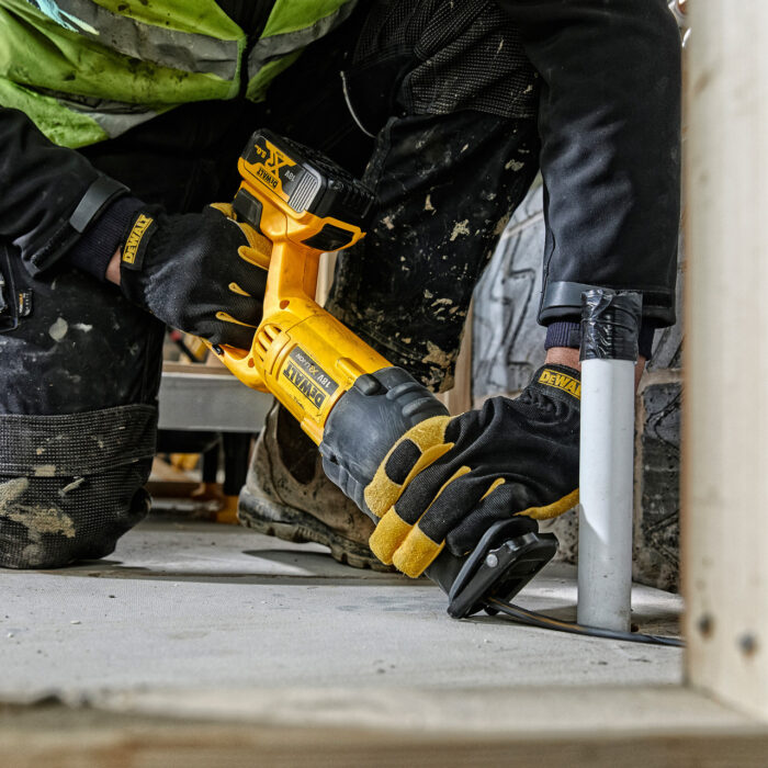 DeWalt 18V Reciprocating Saw Kit - Image 3
