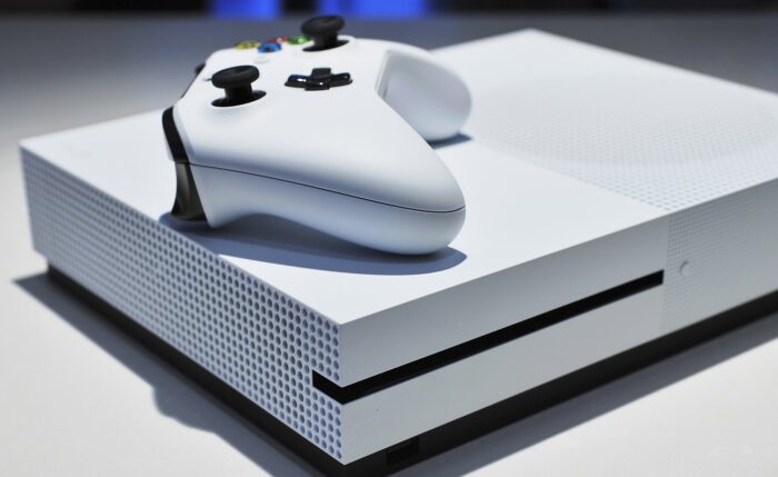 Xbox + Controller - Image 2